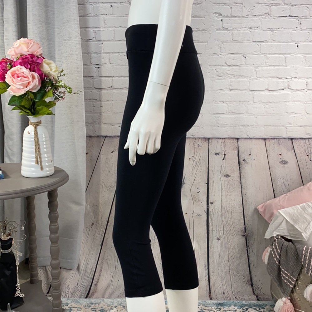 NWOT: FOREVER 21 Black Activewear Legging Capris Size: Small - Picture 4 of 17